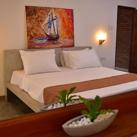 Lily Holiday Apartments Hikkaduwa Esterno foto