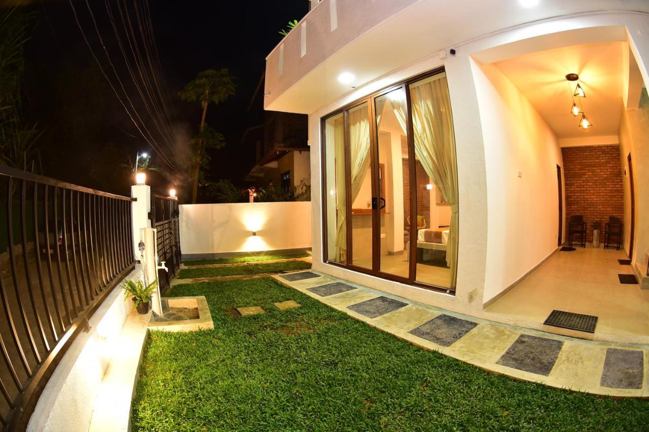 Lily Holiday Apartments Hikkaduwa Esterno foto
