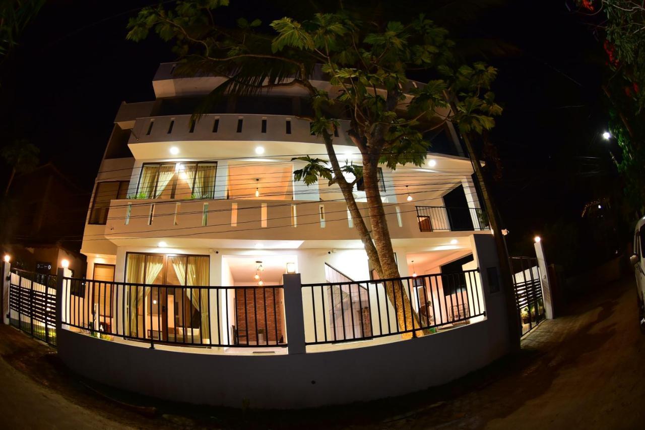 Lily Holiday Apartments Hikkaduwa Esterno foto