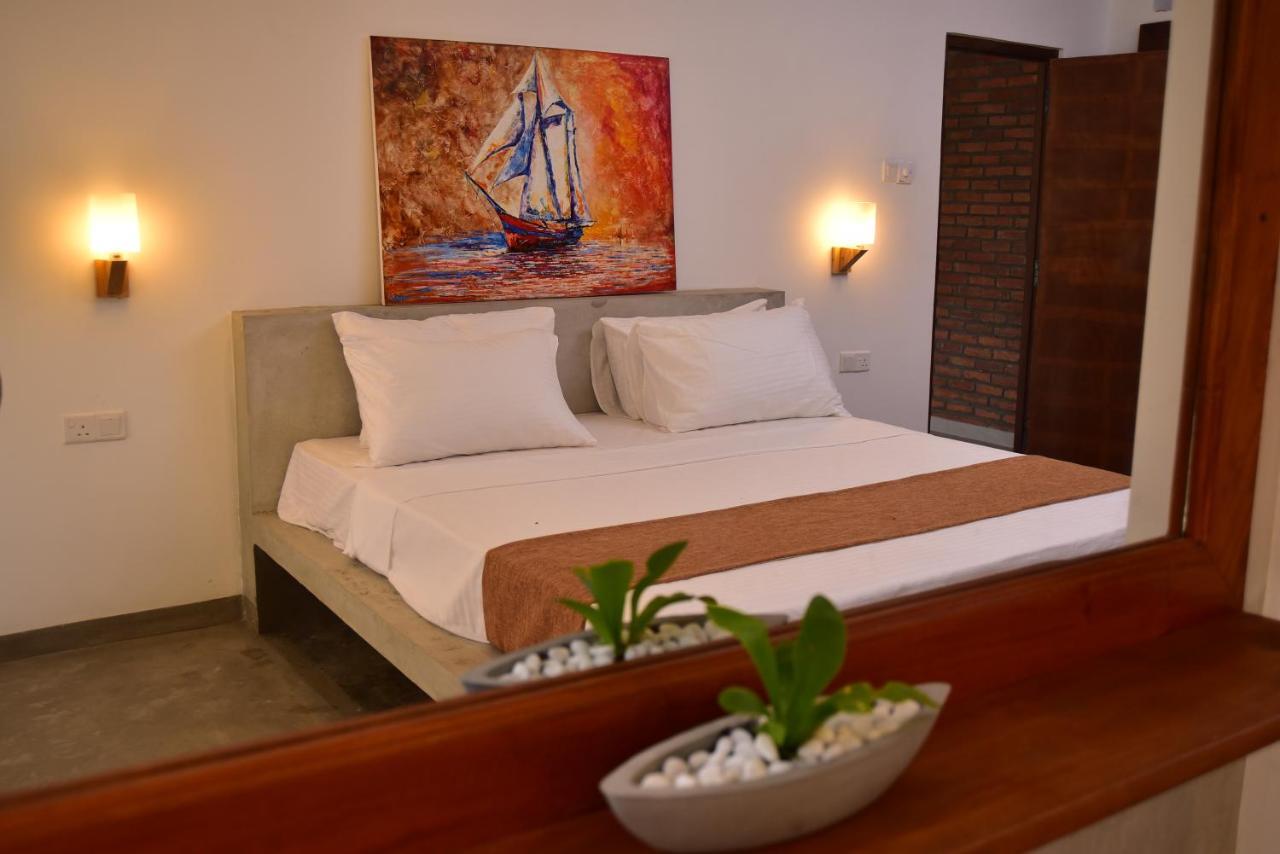 Lily Holiday Apartments Hikkaduwa Esterno foto