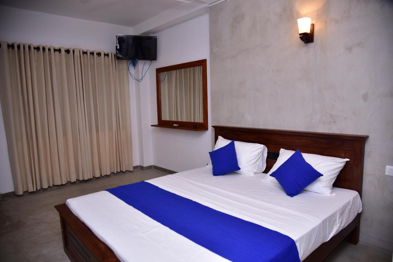 Lily Holiday Apartments Hikkaduwa Esterno foto