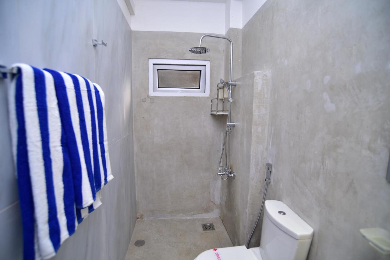 Lily Holiday Apartments Hikkaduwa Esterno foto