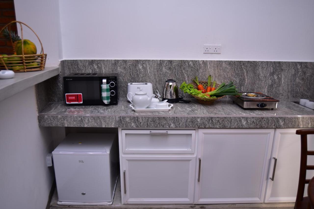 Lily Holiday Apartments Hikkaduwa Esterno foto