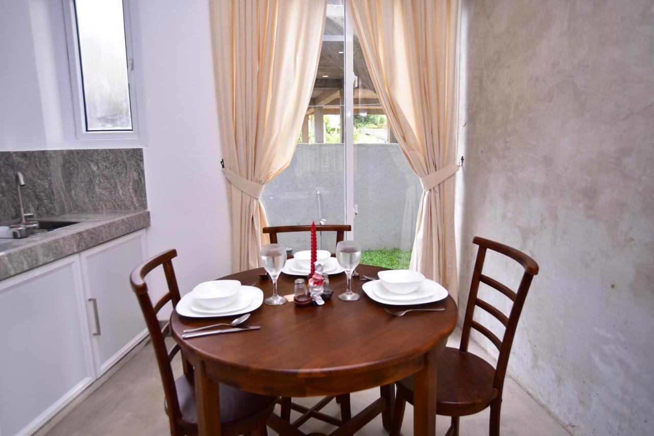 Lily Holiday Apartments Hikkaduwa Esterno foto