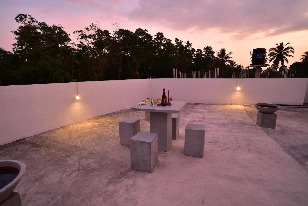 Lily Holiday Apartments Hikkaduwa Esterno foto