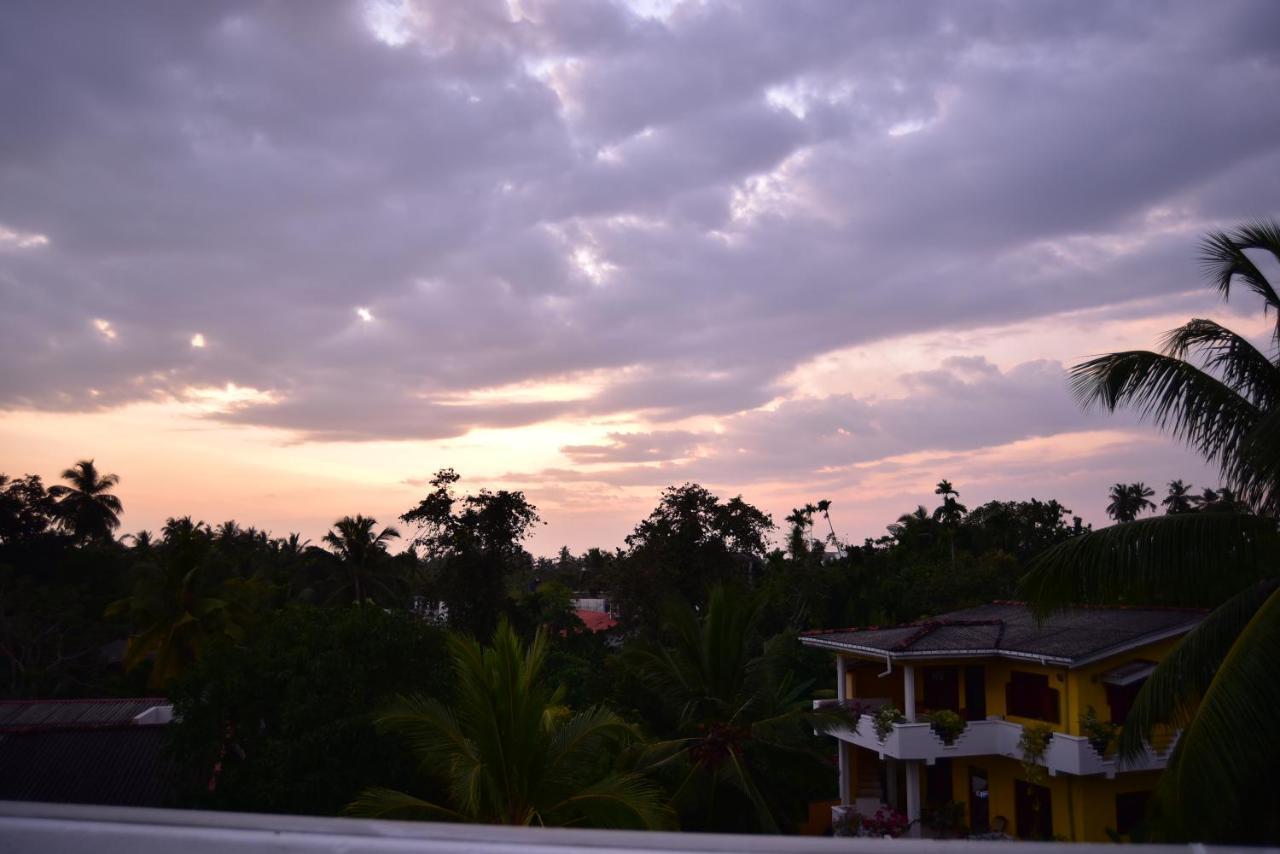 Lily Holiday Apartments Hikkaduwa Esterno foto