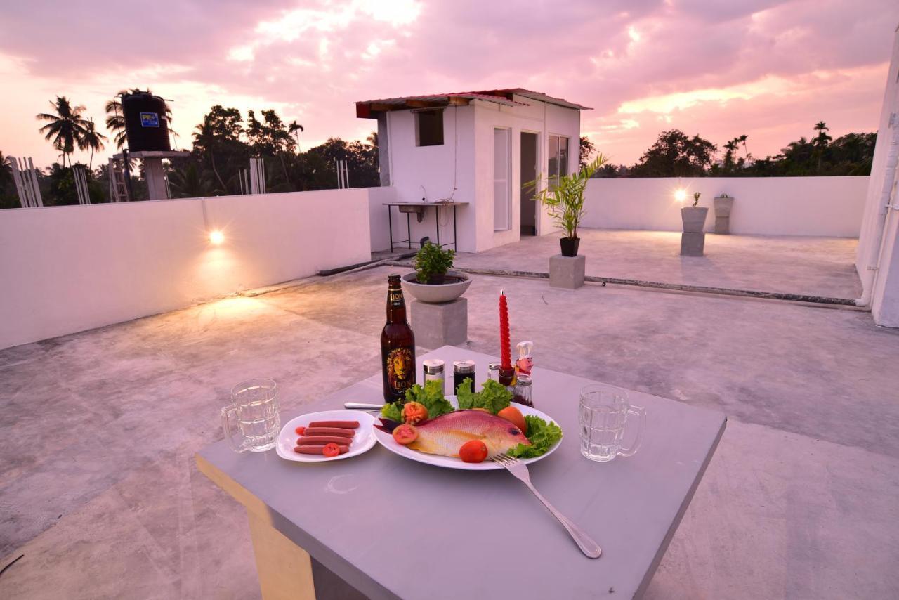 Lily Holiday Apartments Hikkaduwa Esterno foto