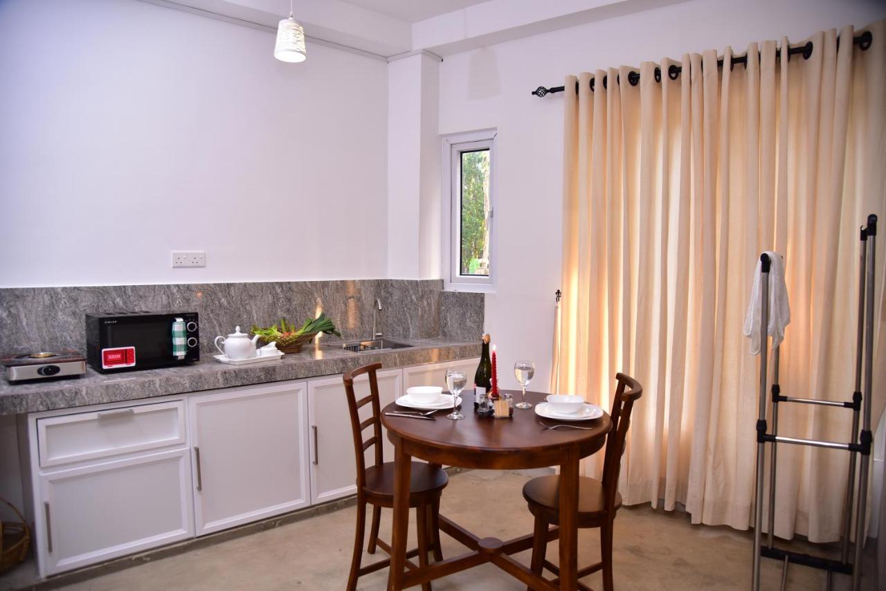 Lily Holiday Apartments Hikkaduwa Esterno foto
