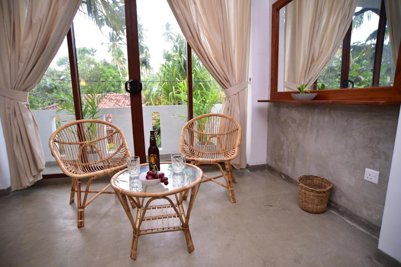 Lily Holiday Apartments Hikkaduwa Esterno foto