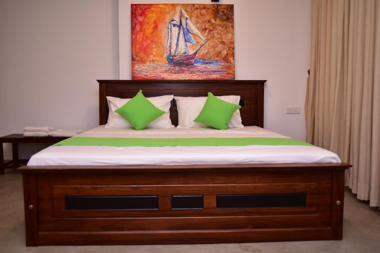 Lily Holiday Apartments Hikkaduwa Esterno foto