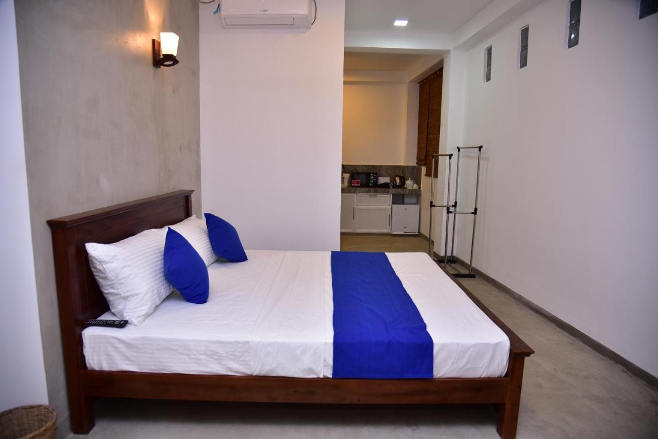 Lily Holiday Apartments Hikkaduwa Esterno foto
