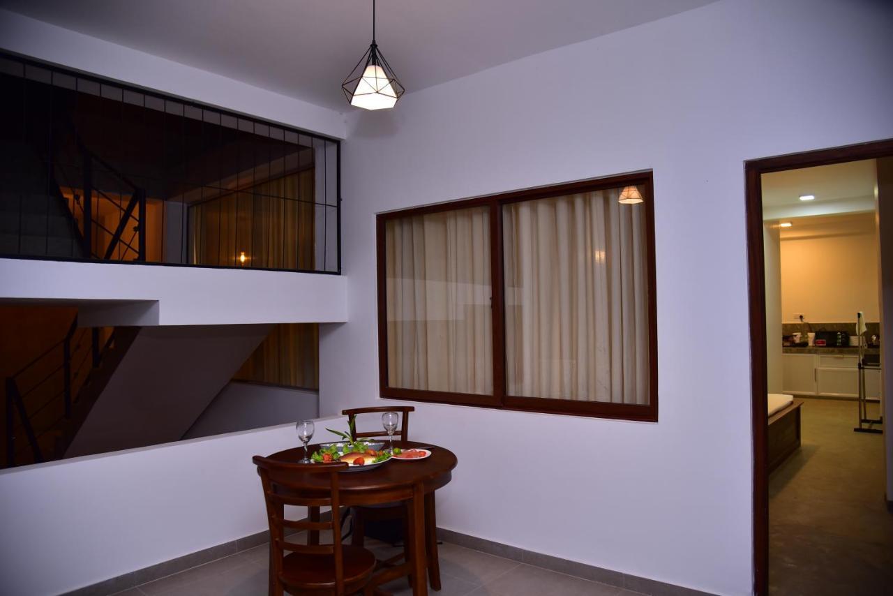 Lily Holiday Apartments Hikkaduwa Esterno foto