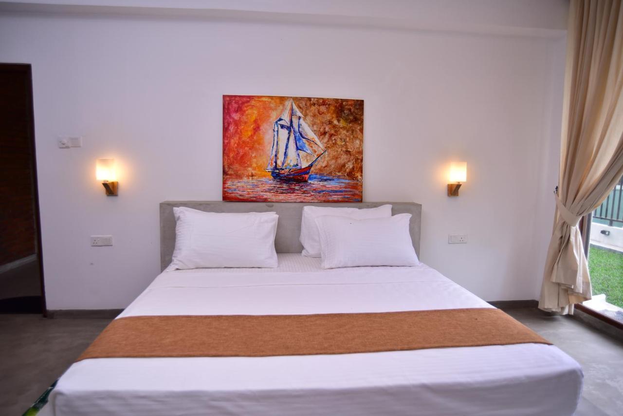 Lily Holiday Apartments Hikkaduwa Esterno foto