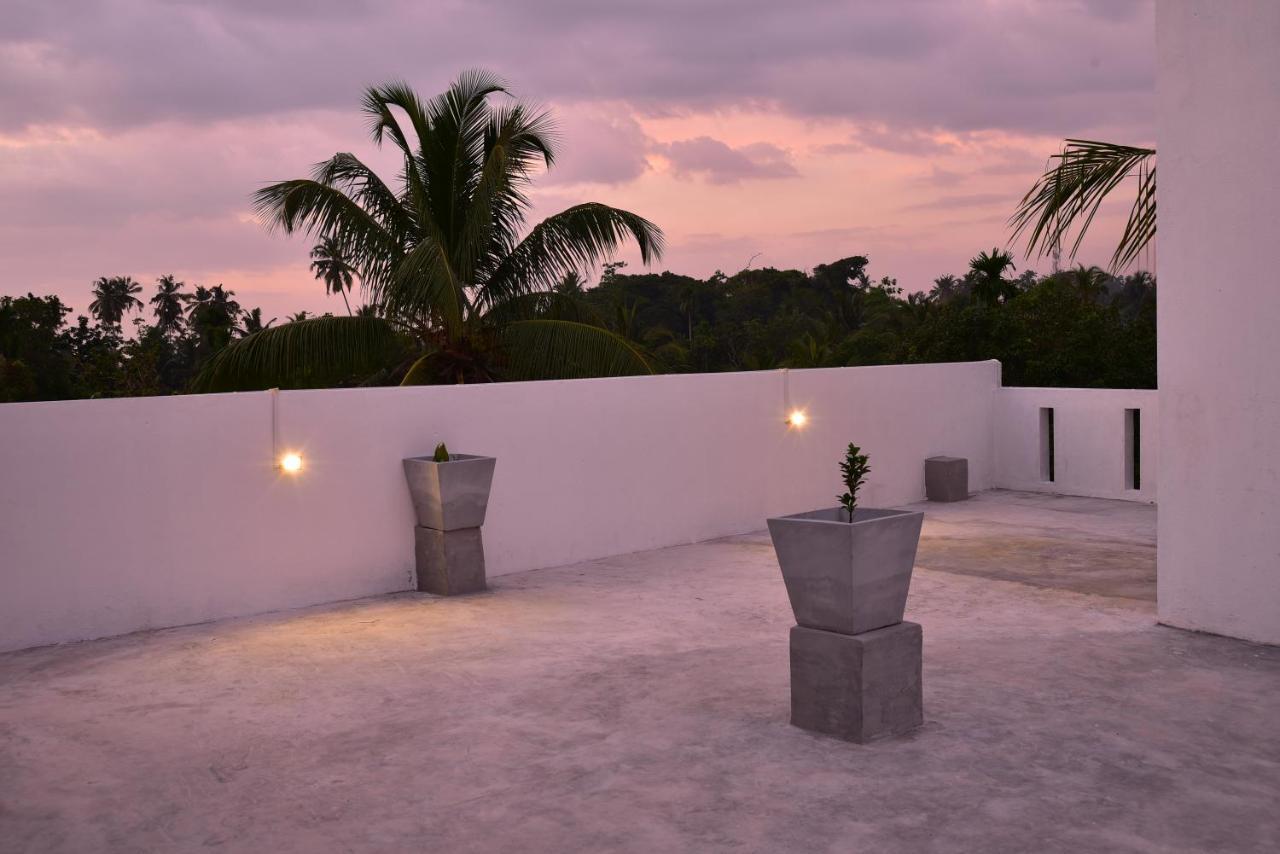 Lily Holiday Apartments Hikkaduwa Esterno foto