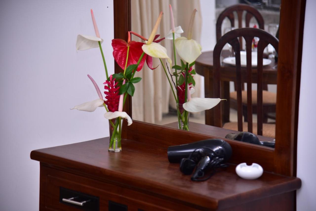 Lily Holiday Apartments Hikkaduwa Esterno foto