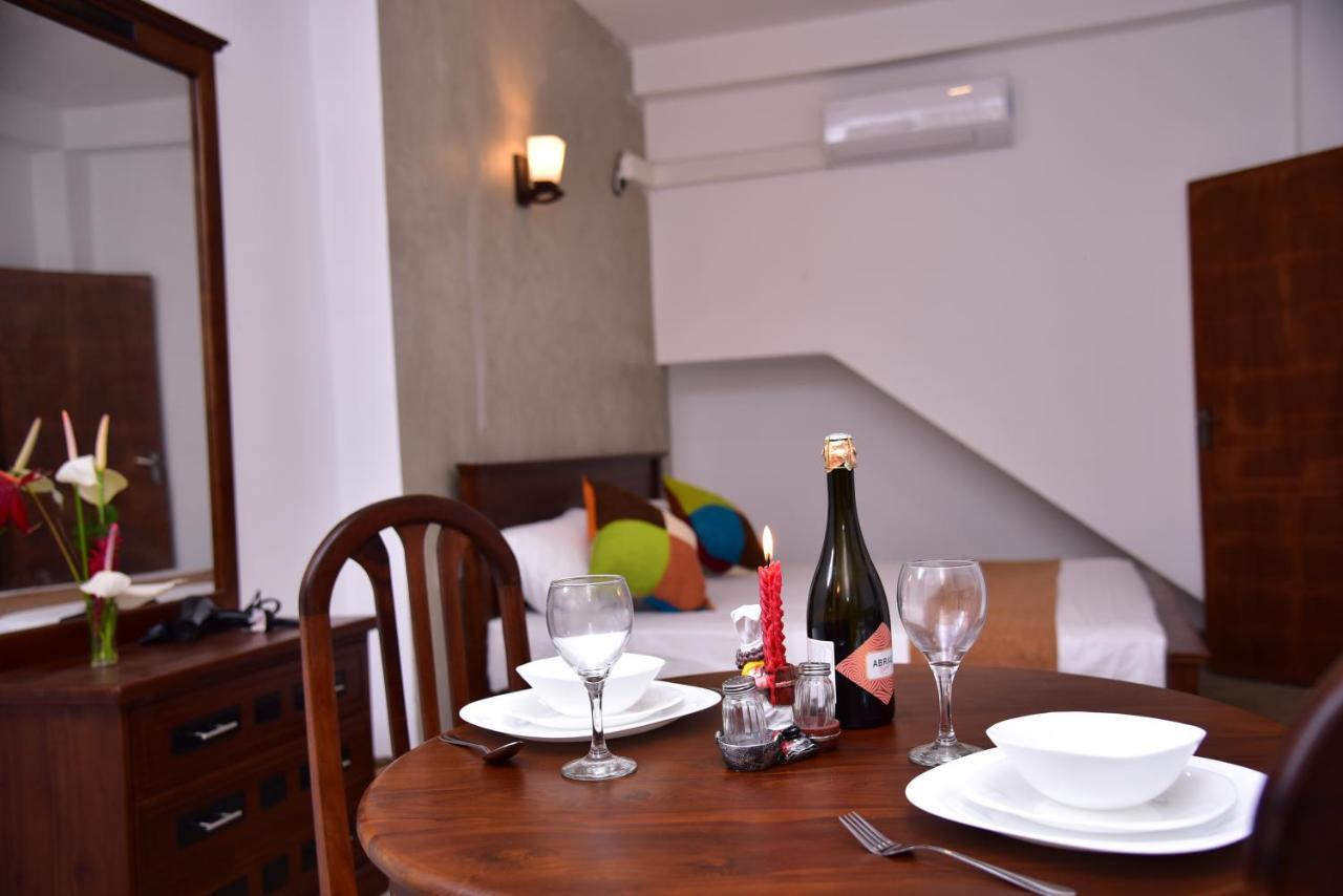 Lily Holiday Apartments Hikkaduwa Esterno foto