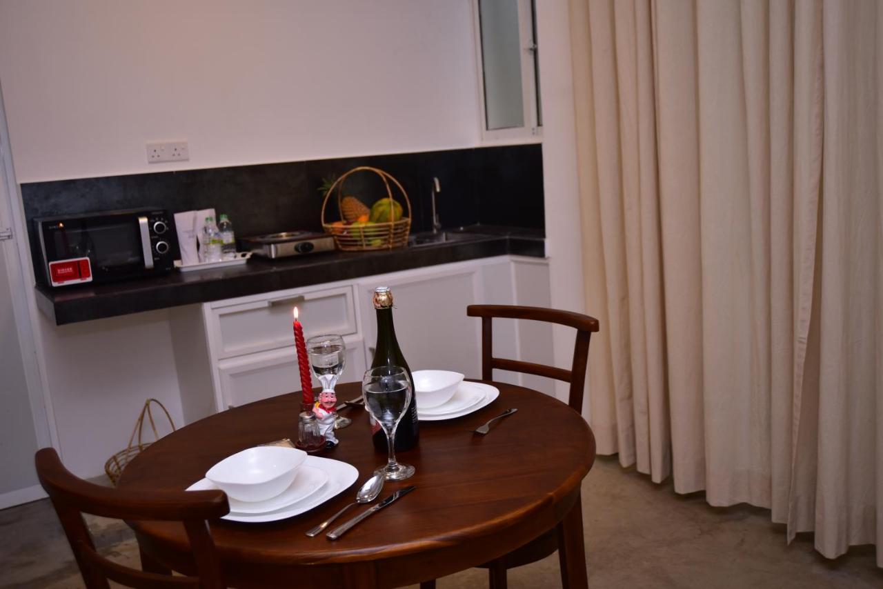Lily Holiday Apartments Hikkaduwa Esterno foto