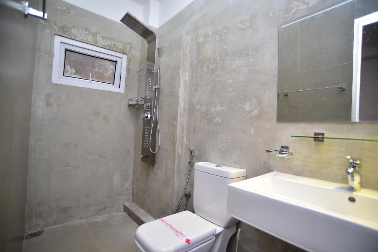 Lily Holiday Apartments Hikkaduwa Esterno foto